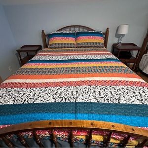 NEW- Queen Striped Bohemian Reversible Quilt Set w/ 2 Standard Shams
